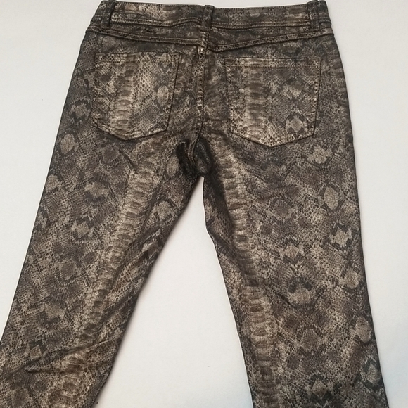 *LAST CHANCE ITEM!* INC Metallic Snakeskin Skinny Jeans - Picture 4 of 6